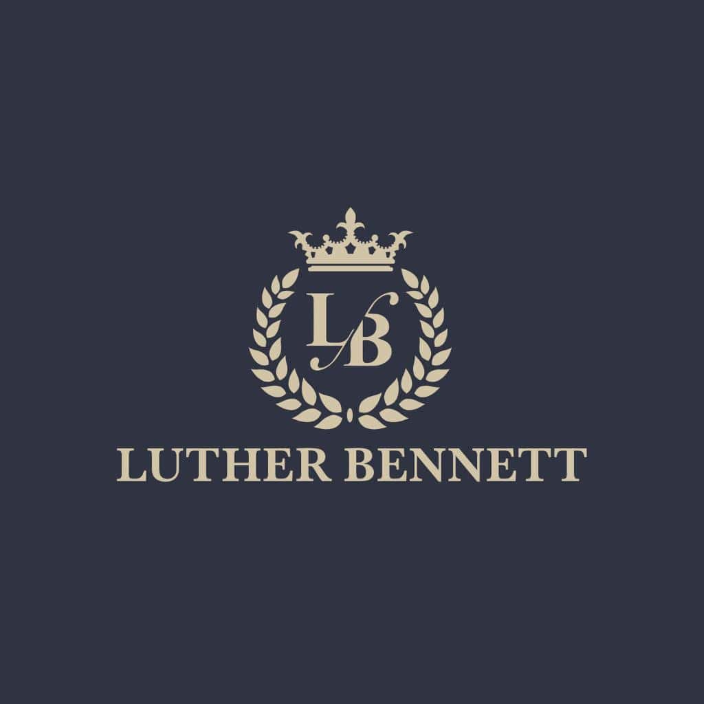 Luther Bennett Dog Pod 2.0 ISOFIX dog car seat with plush padding in four colors
