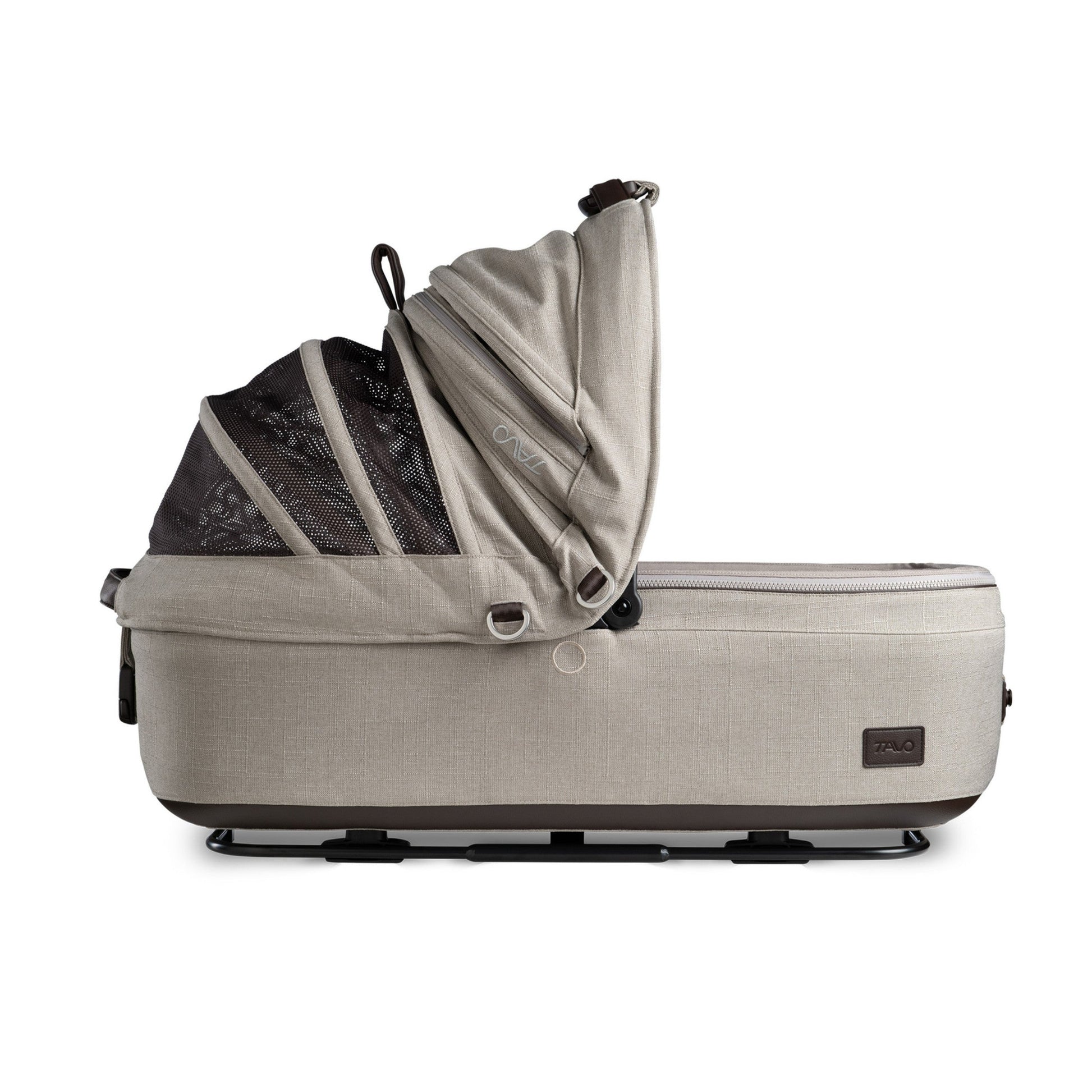 Tavo Maeve pet car seat with ISOFIX vehicle base in various sizes and colors for cats and dogs
