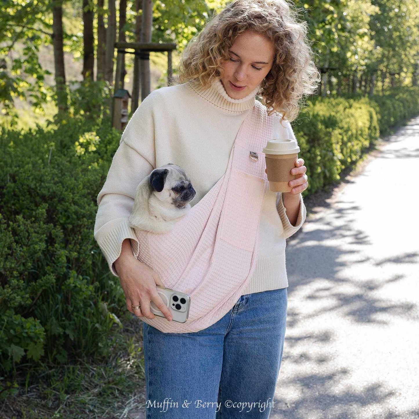 Muffin & Berry Sling Carrier for pets made of breathable cotton with built-in leash and outer pocket