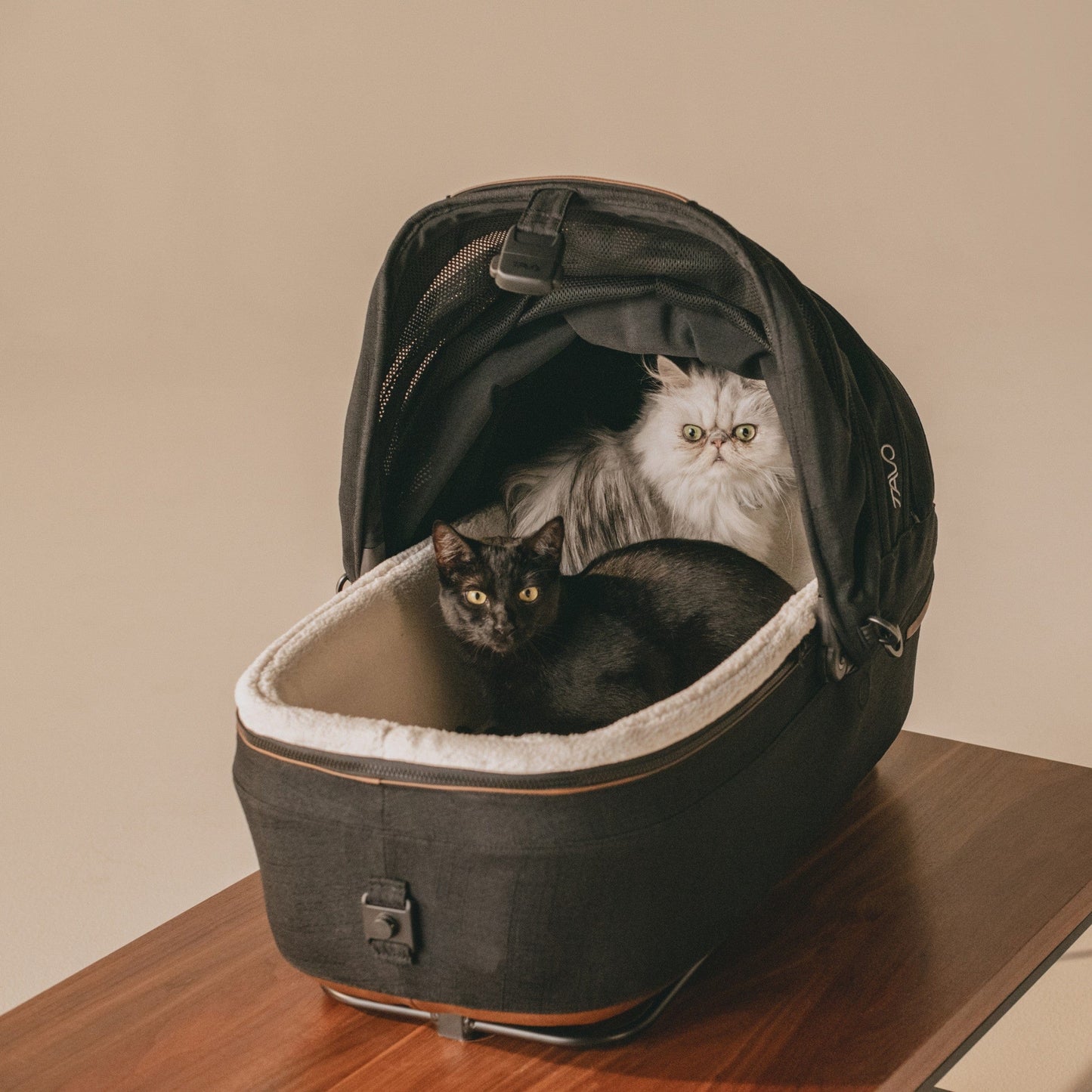 Tavo Pets Dog Car Seat Tavo Maeve Pet Car Seat | ISOFIX with Vehicle Base | 3 Sizes & 5 Colours | Cats & Dogs Pet Car Seat | Tavo Maeve ISOFIX with Vehicle Base | 3 Sizes & 5 Colours